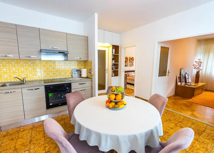 Cozy 2 Bedroom 15 Min Walk From Center And Daire