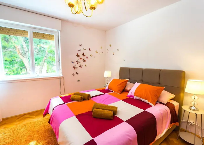 Cozy 2 Bedroom 15 Min Walk From Center And