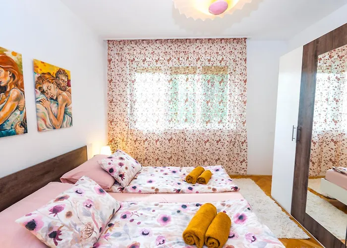 Cozy 2 Bedroom 15 Min Walk From Center And Daire Split