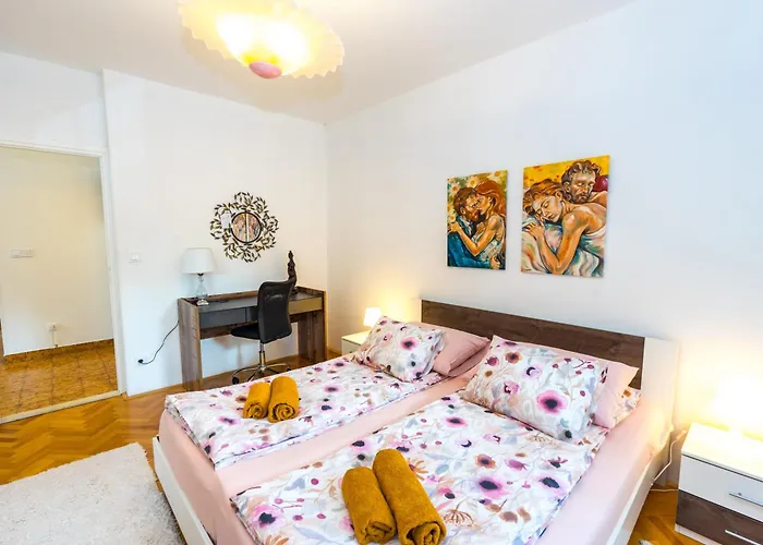 Cozy 2 Bedroom 15 Min Walk From Center And Split