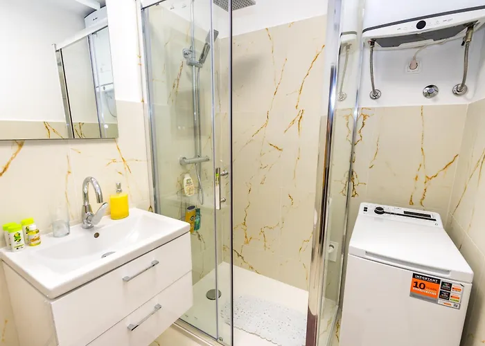 Daire Cozy 2 Bedroom 15 Min Walk From Center And *