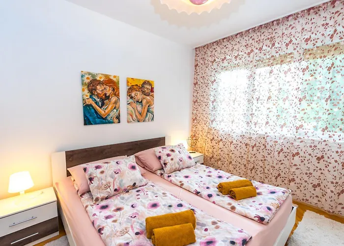 Cozy 2 Bedroom 15 Min Walk From Center And Daire