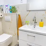 Cozy 2 Bedroom 15 Min Walk From Center And