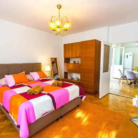 Apartman Cozy 2 Bedroom 15 Min Walk From Center And Split