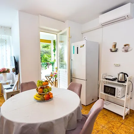 Cozy 2 Bedroom 15 Min Walk From Center And * Spalato