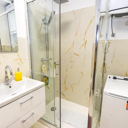 Appartement Cozy 2 Bedroom 15 Min Walk From Center And *